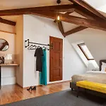 Maison d'hôtes Orangerie Garden By Kh 4*