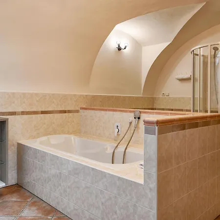 בית הארחה Orangerie Garden By Kh 4*